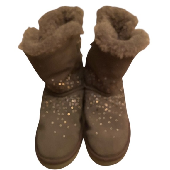 UGG CLASSIC GALAXY BLING SHORT BAILEY BOW CHARCOAL SUEDE BOOTS Size 7 - Picture 2 of 7